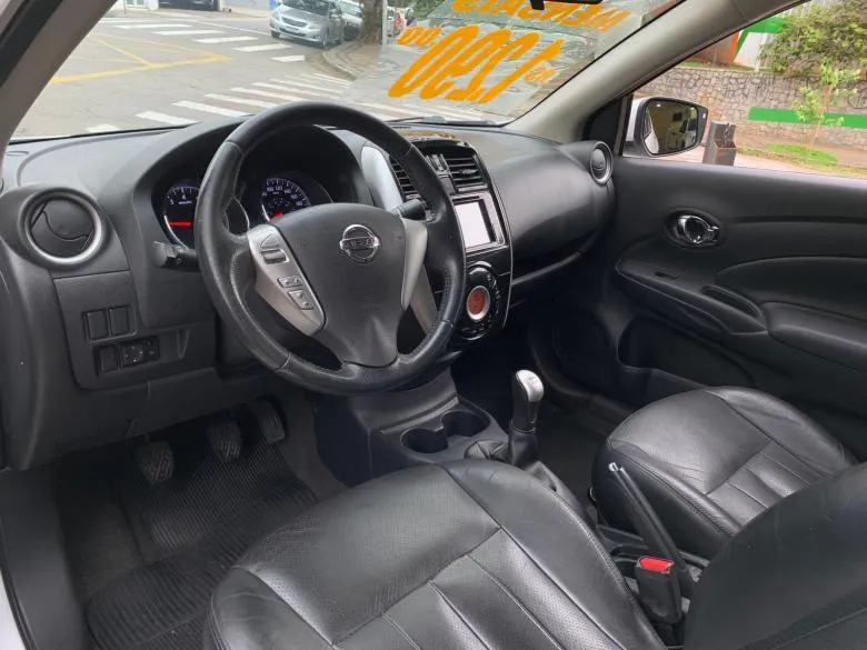Nissan - Versa SL 1.6